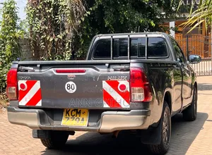 Toyota Hilux 2017 Gray
