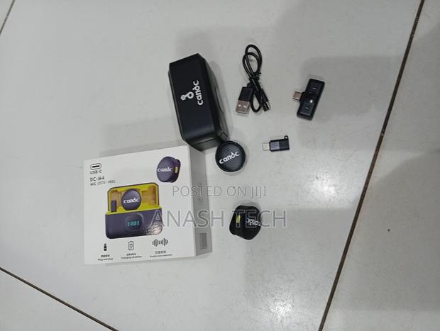 M4 C C Wireless Microphone With Charging Case