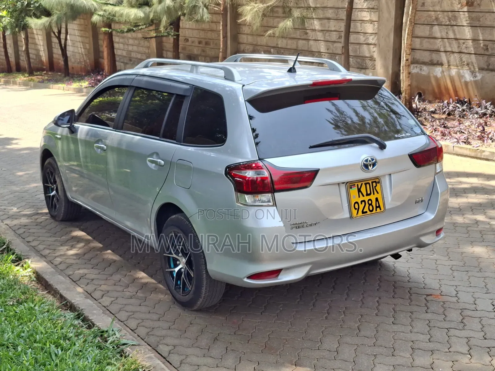 Toyota Corolla Fielder 2017 Silver