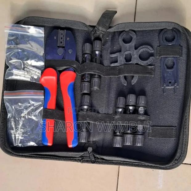 MC4 Crimping With Connectors/Crimping With Connectors - main view