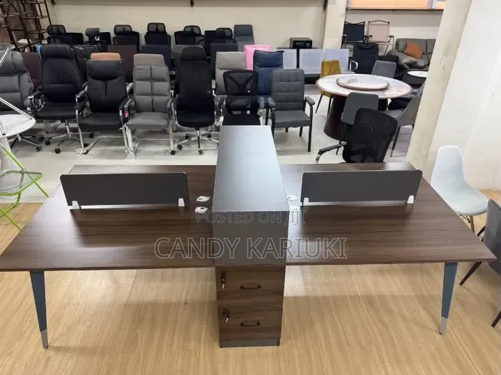 4 Person Office Workstation