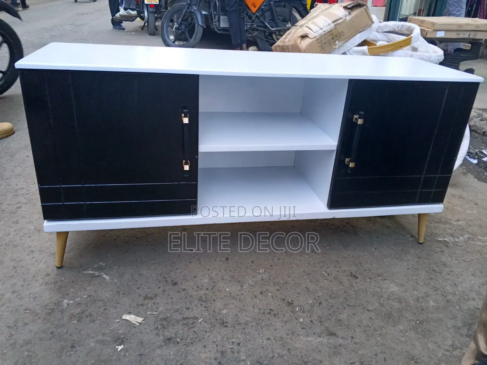 4.5FT Executive American Flats TV Stand