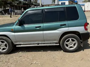 Mitsubishi Pajero 2001 Green