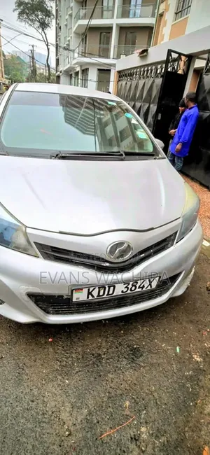 Toyota Vitz 2014 Silver