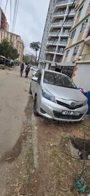 Toyota Vitz 2014 Silver