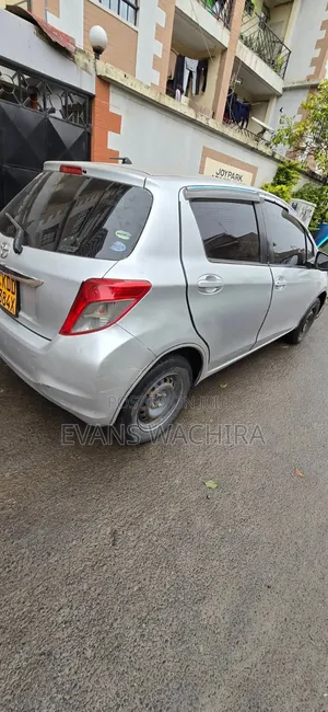 Toyota Vitz 2014 Silver