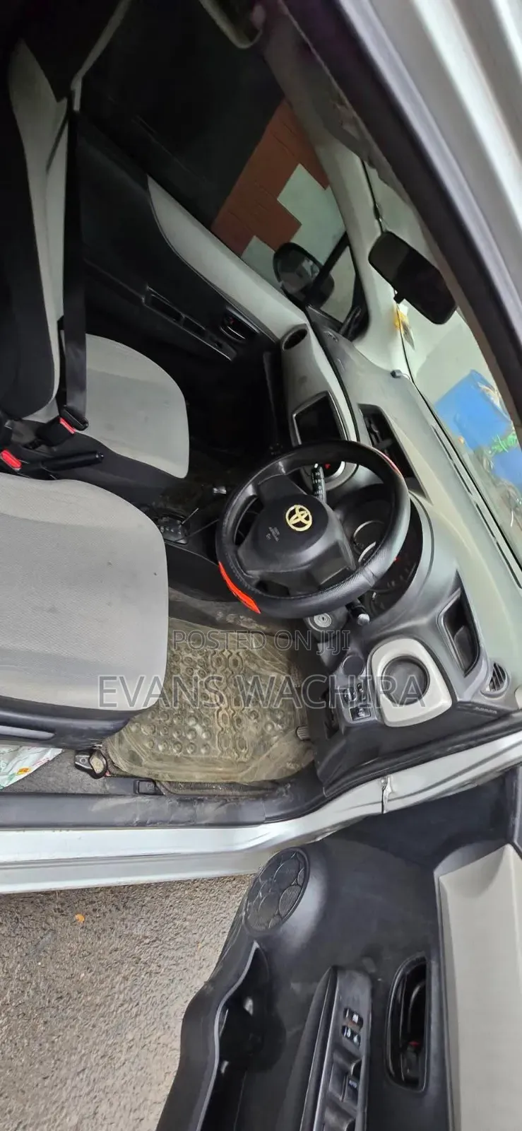 Toyota Vitz 2014 Silver