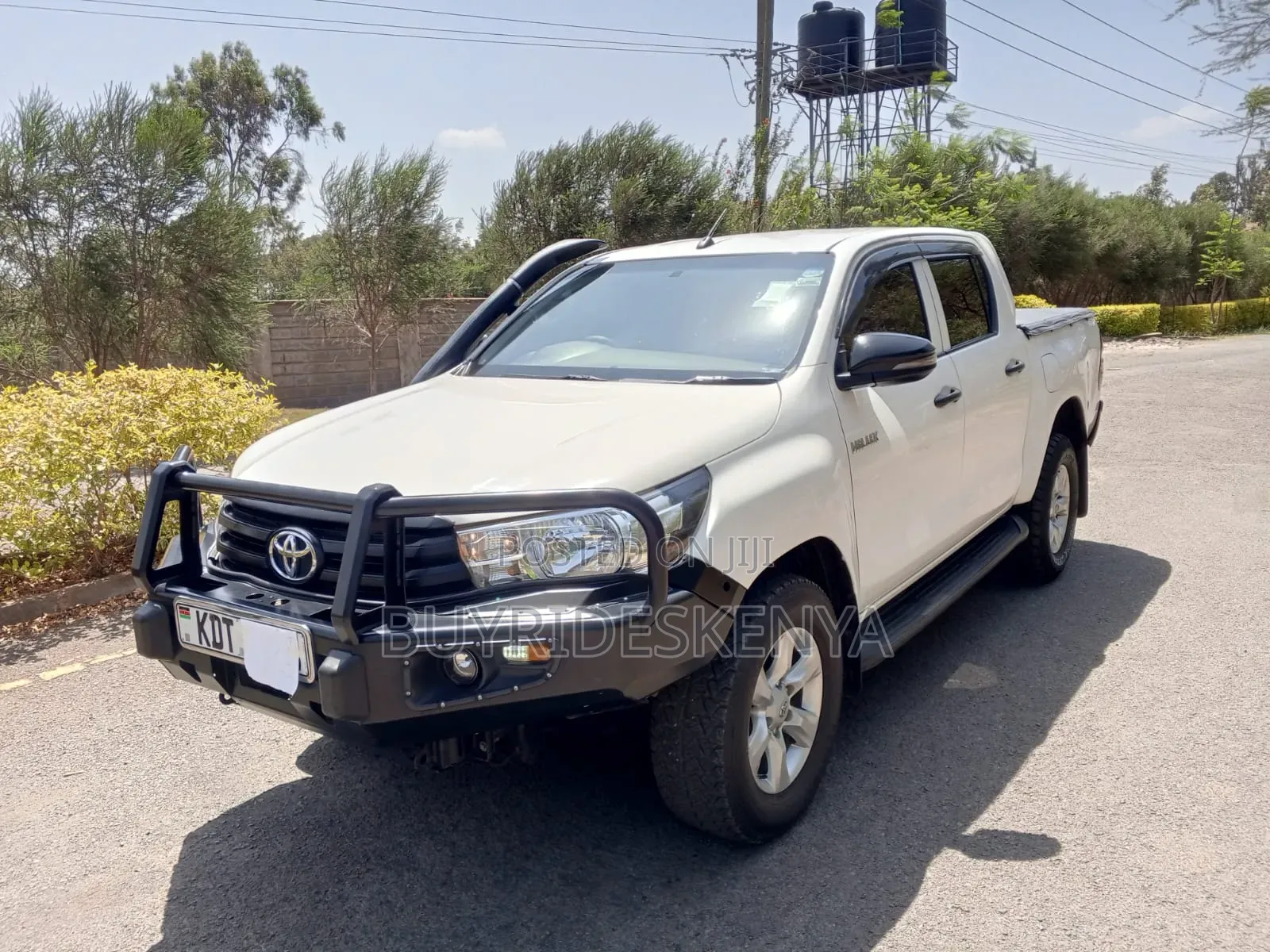Toyota Hilux 2020 White