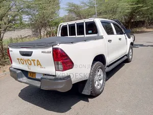 Toyota Hilux 2020 White
