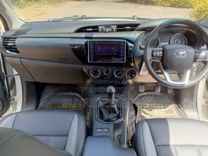 Toyota Hilux 2020 White