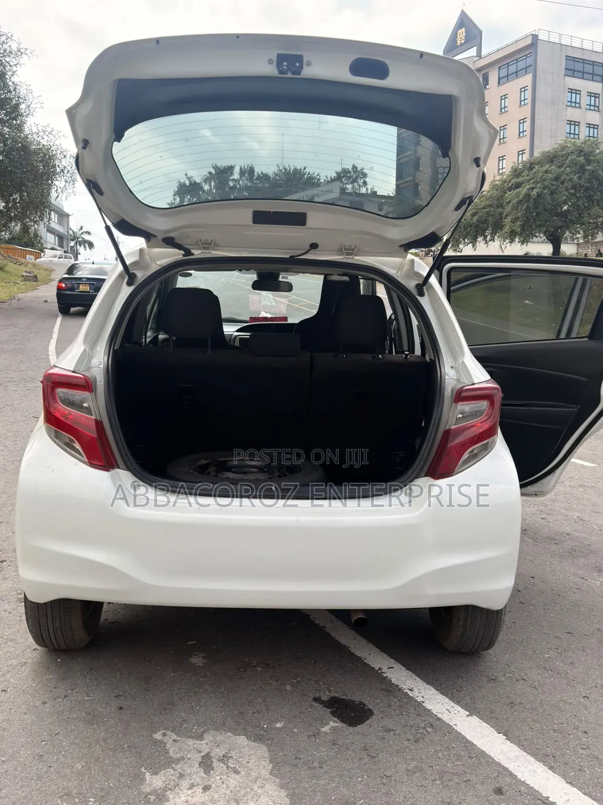 Toyota Vitz 1.3 AWD 3dr 2017 White