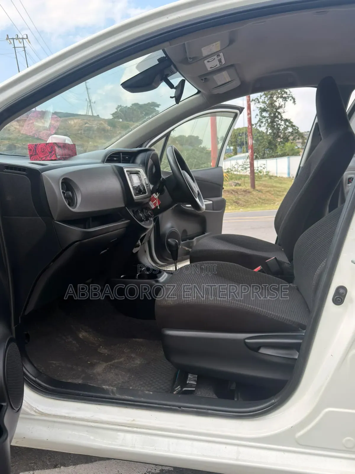 Toyota Vitz 1.3 AWD 3dr 2017 White