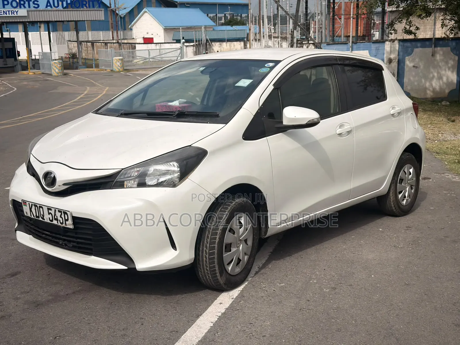 Toyota Vitz 1.3 AWD 3dr 2017 White