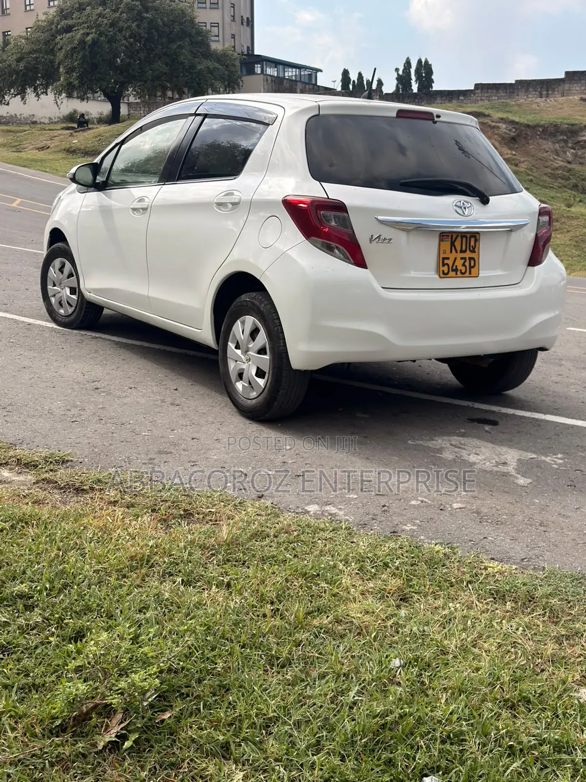Toyota Vitz 1.3 AWD 3dr 2017 White