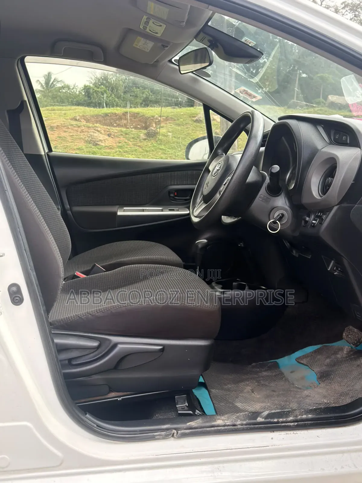 Toyota Vitz 1.3 AWD 3dr 2017 White