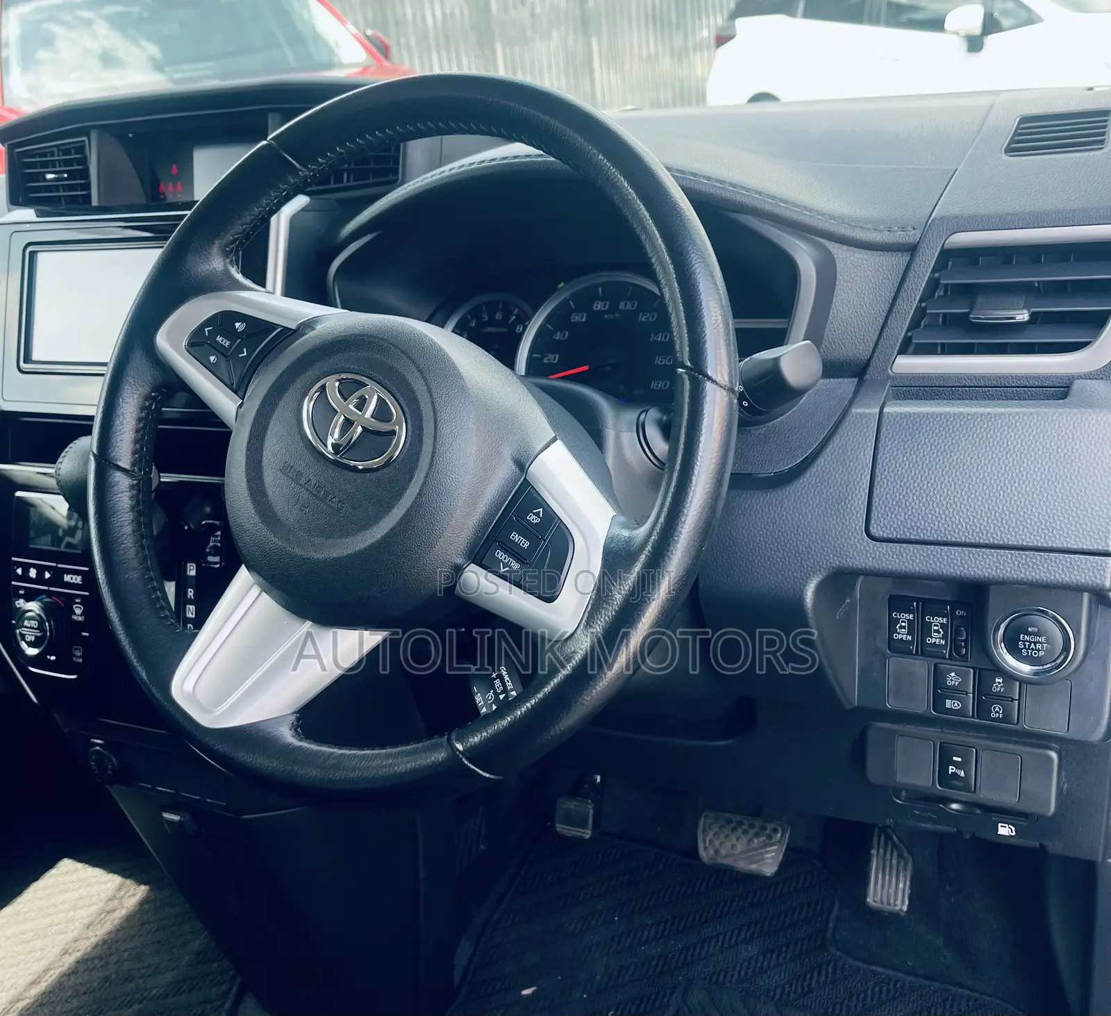 Toyota Tank 1.0 FWD 2019 White