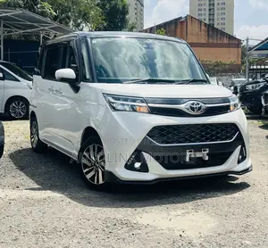 Toyota Tank 1.0 FWD 2019 White