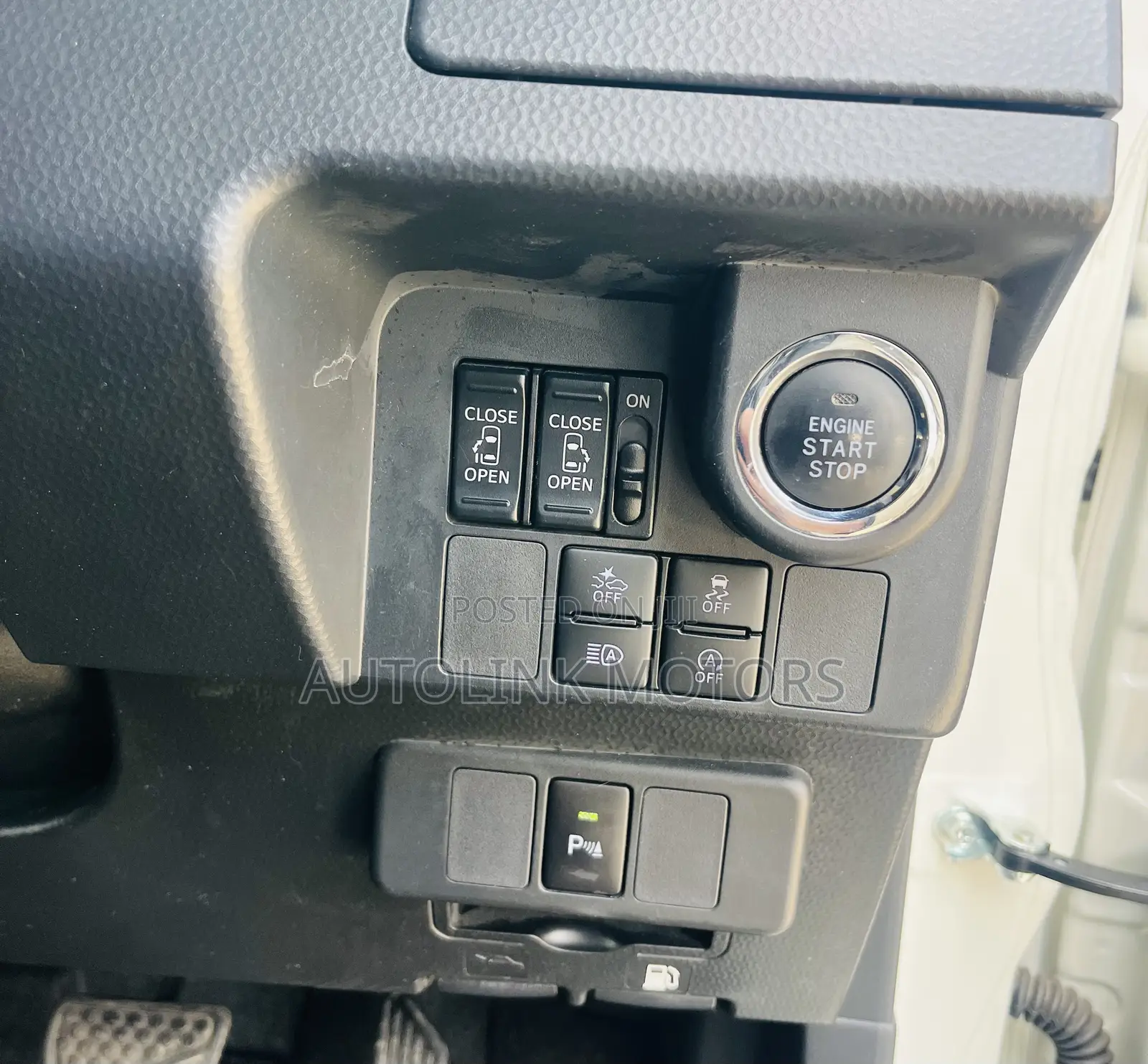 Toyota Tank 1.0 FWD 2019 White