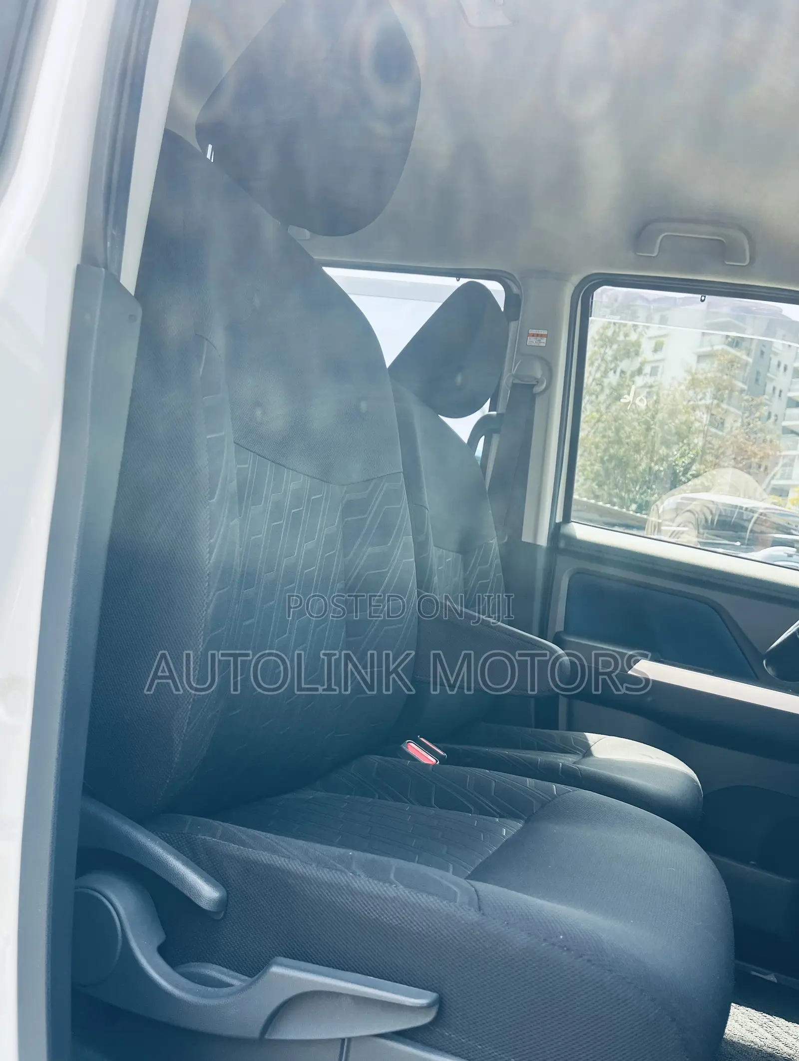 Toyota Tank 1.0 FWD 2019 White