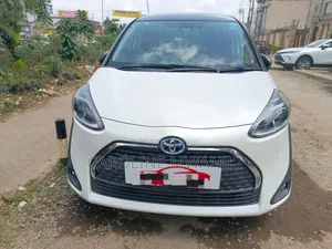 Toyota Sienta 2020 Beige
