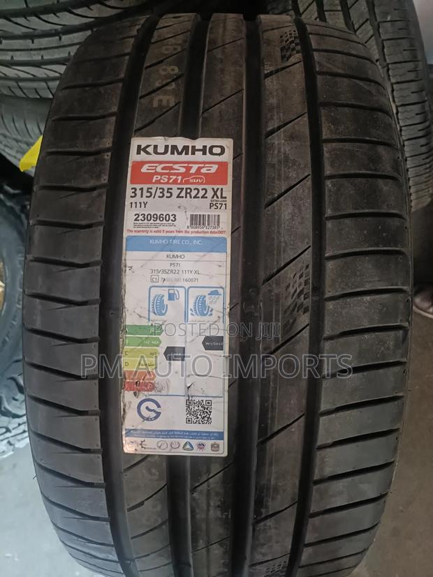 Kumho Tires 315/35r22