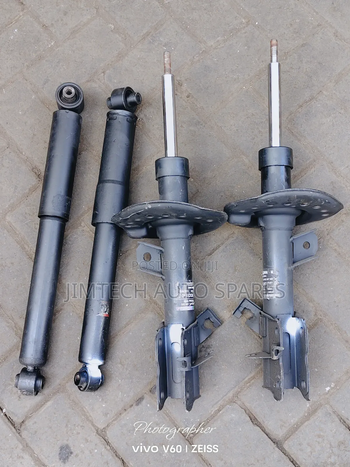 Nissan Duaris Front and Rear Shocks
