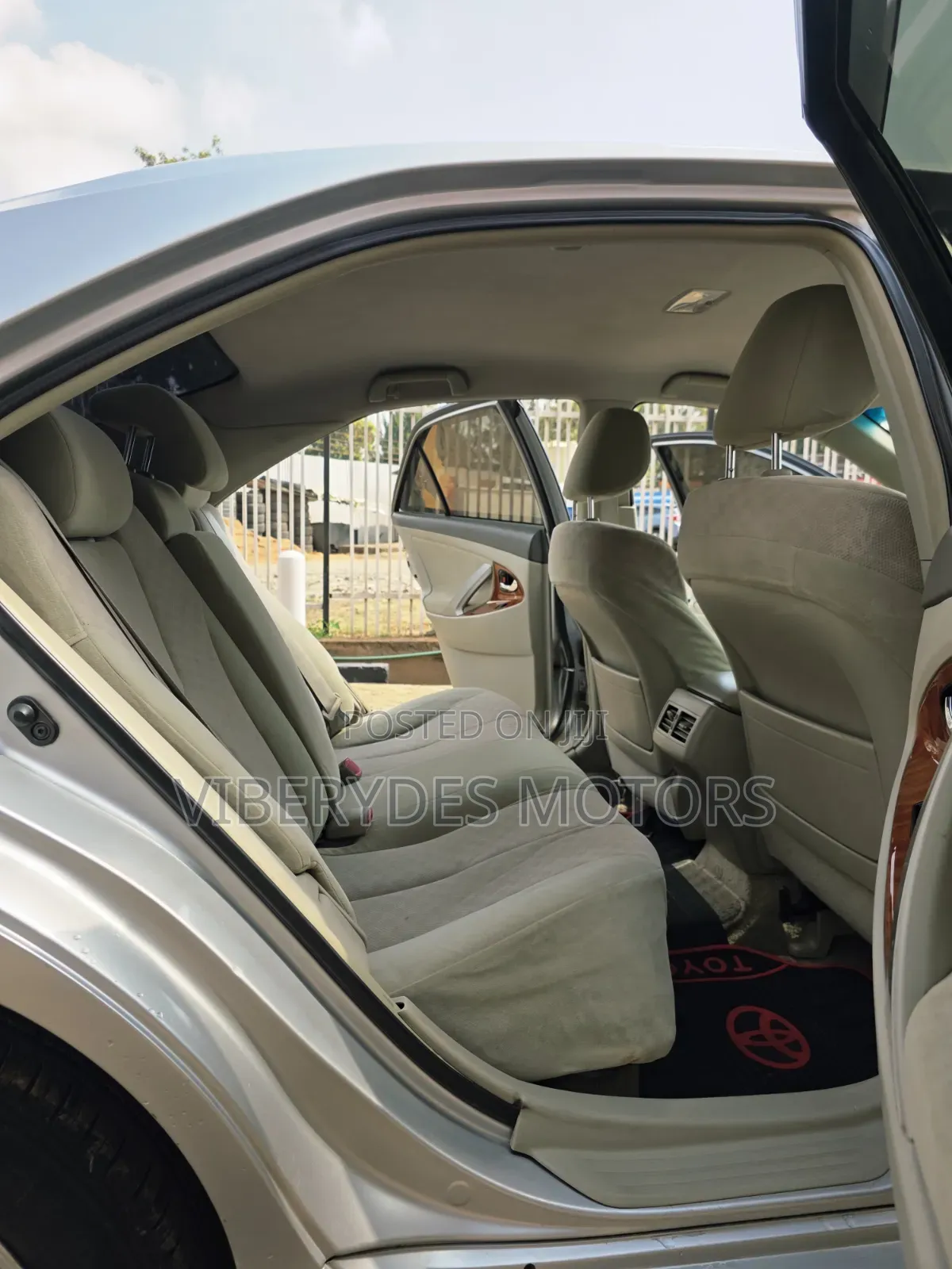 Toyota Camry 2011 Silver