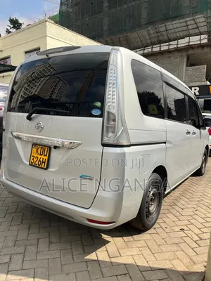 Nissan Serena 2015 Silver