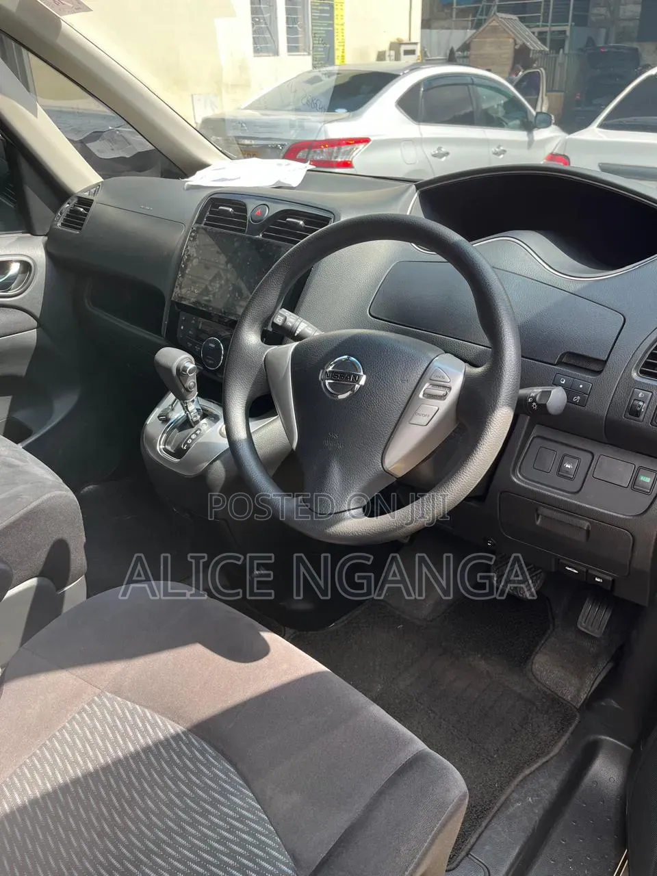 Nissan Serena 2015 Silver