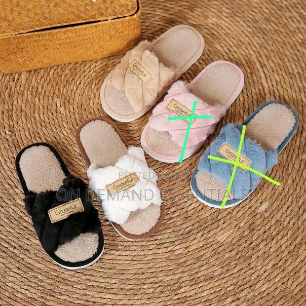 1Pair Casual Open Toe Fluffy Slippers Soft Sole Non-Slip