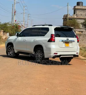 Toyota Land Cruiser Prado 2017 White