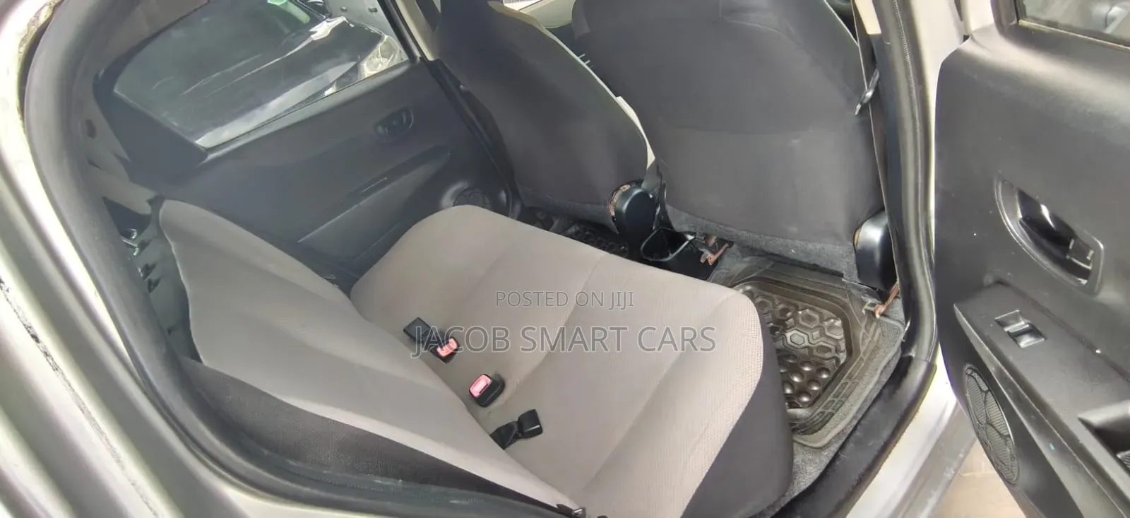 Toyota Vitz 2012 Silver