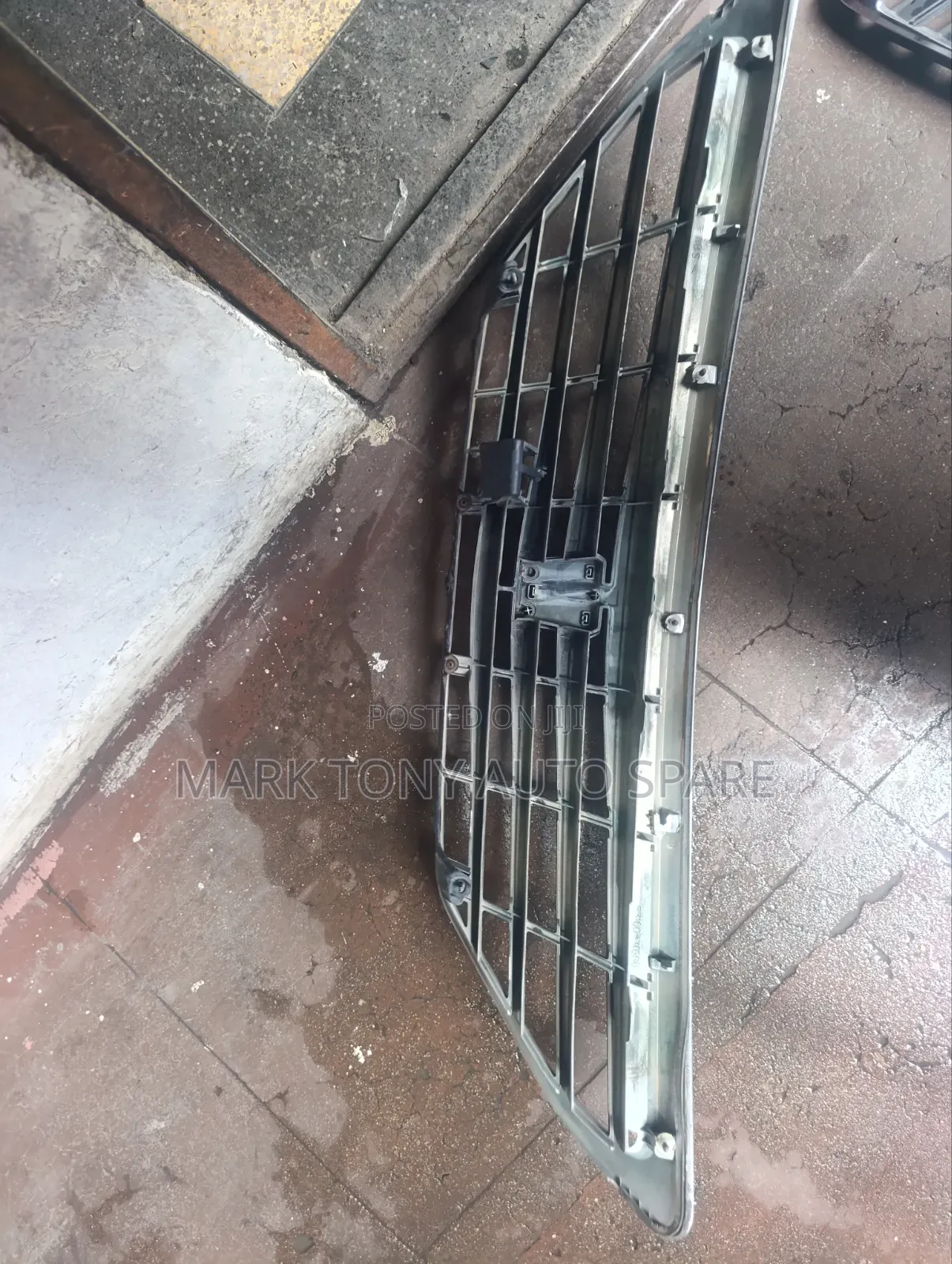Toyota Crown 2005 Front Grill