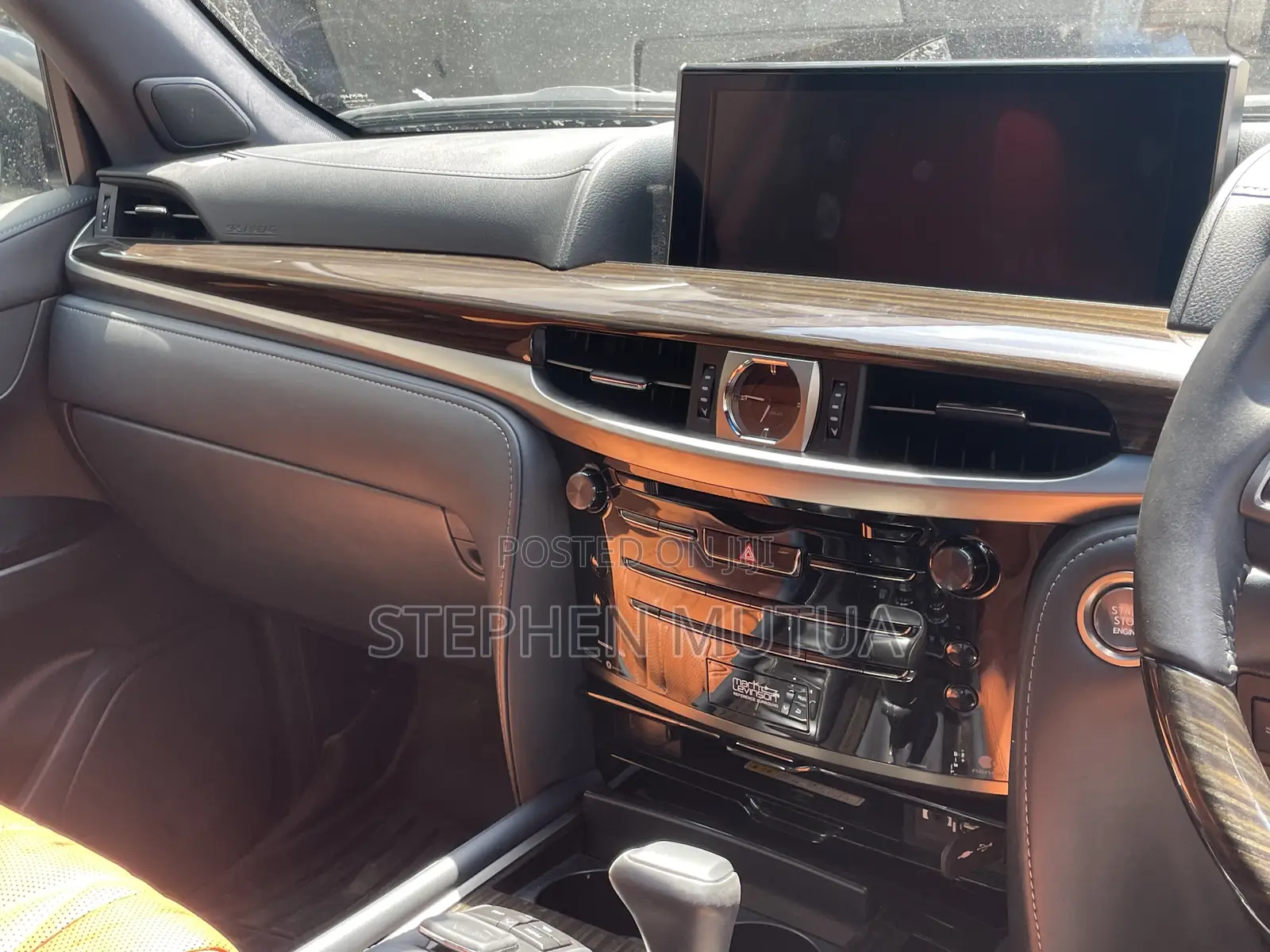 Lexus LX 570 AWD 2019 White