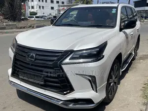 Lexus LX 570 AWD 2019 White