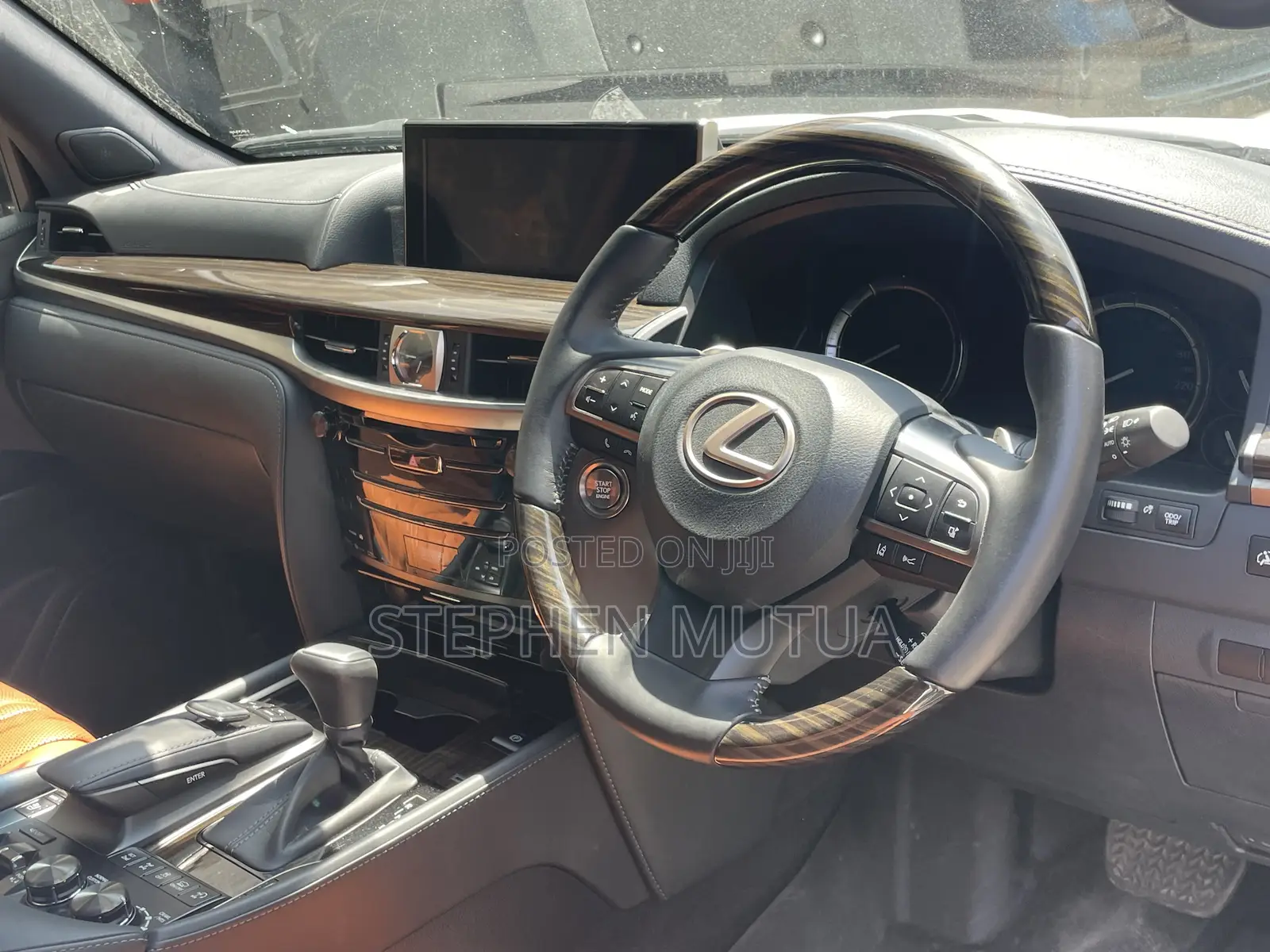 Lexus LX 570 AWD 2019 White
