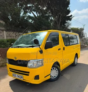 Toyota HiAce 2015 Yellow