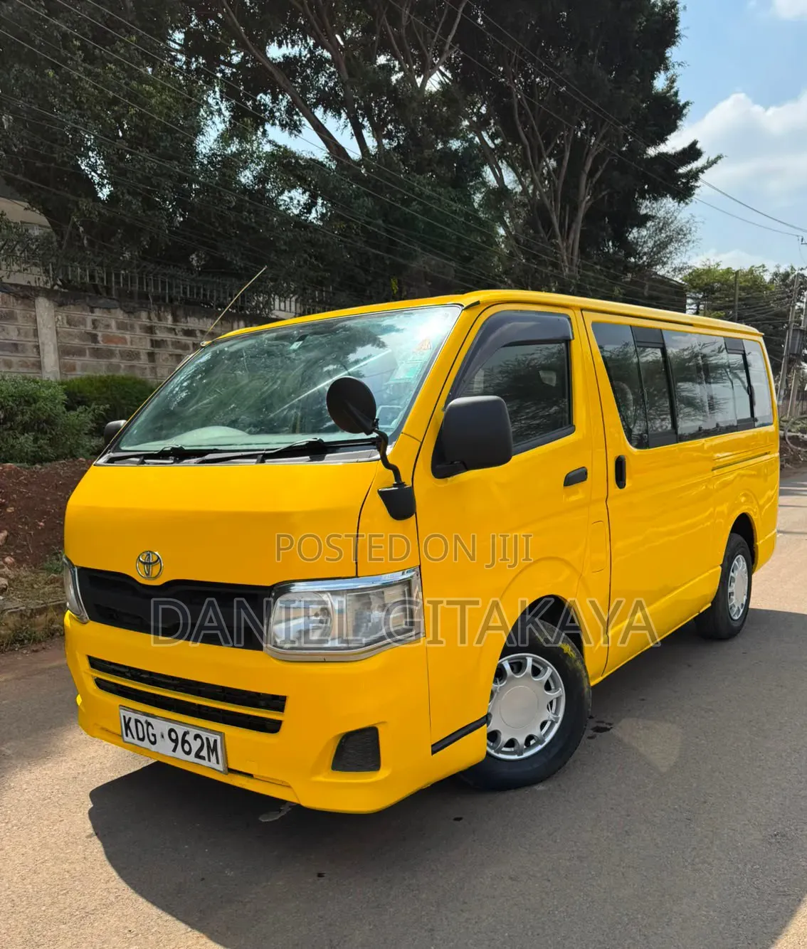 Toyota HiAce 2015 Yellow