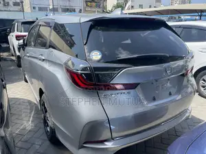 Honda Fit Shuttle 1.5 Hybrid 2WD 2019 Silver