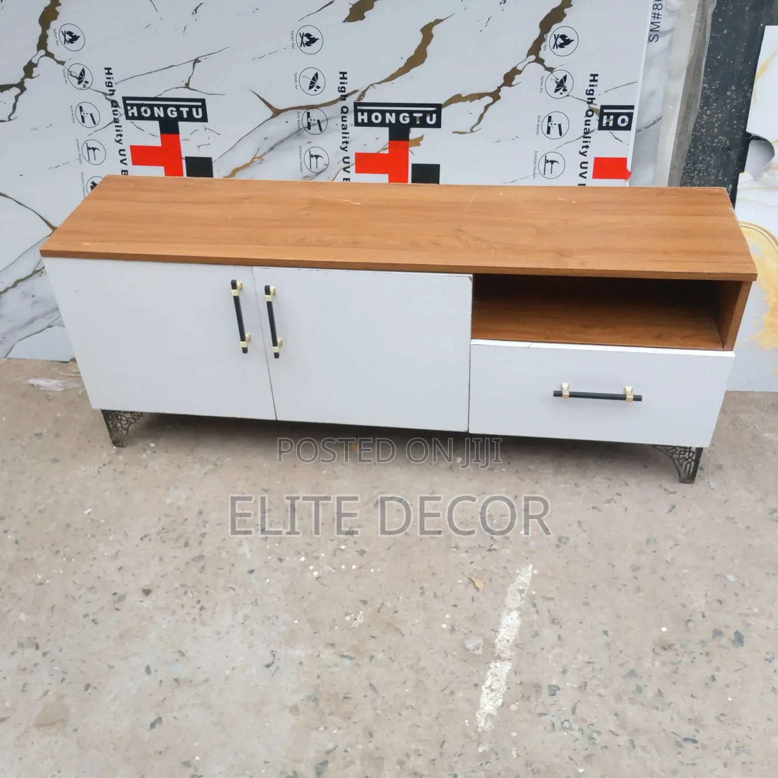 Executive Modern Laminated TV Stand – Stylish Entertainment Unit