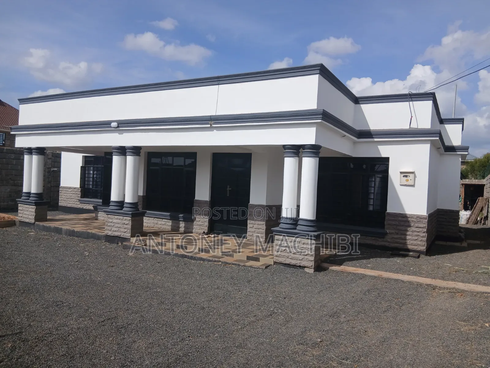 3bdrm Bungalow in Golfview Edtate, Bendor Estate for sale