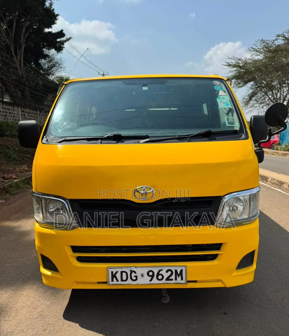 Toyota HiAce 2015 Yellow
