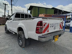 Toyota Hilux 2010 White