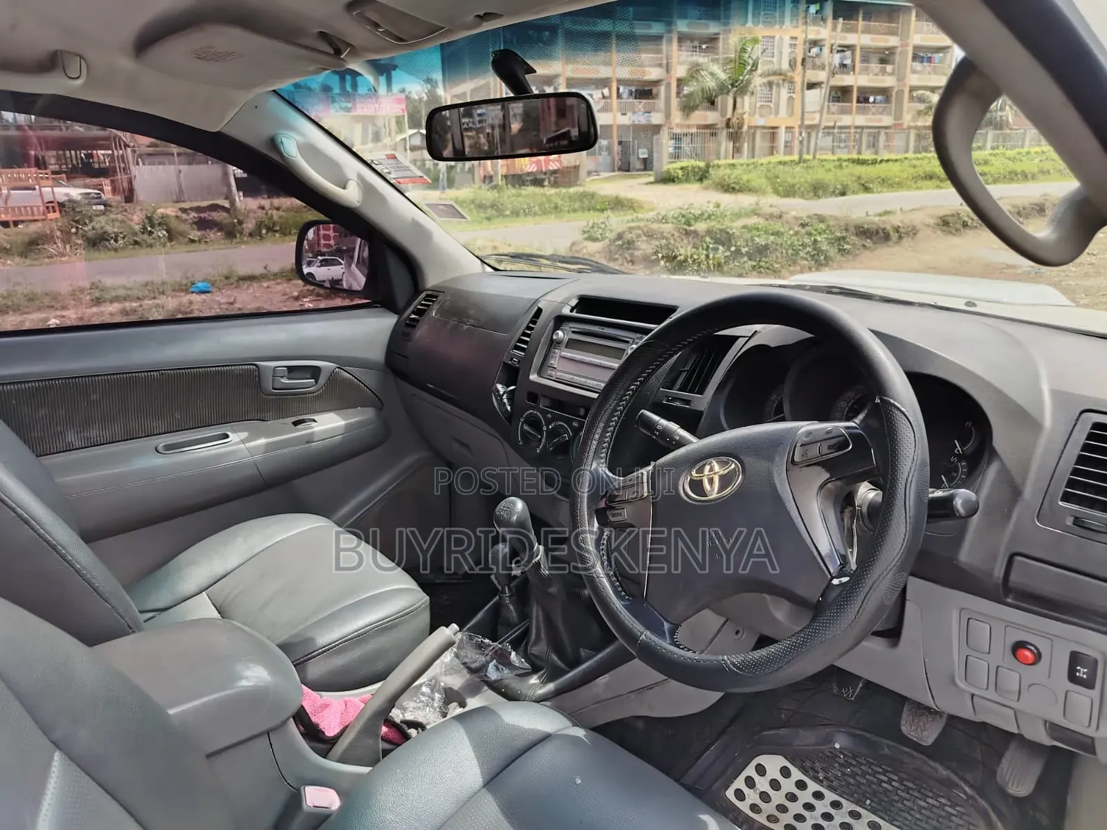 Toyota Hilux 2010 White