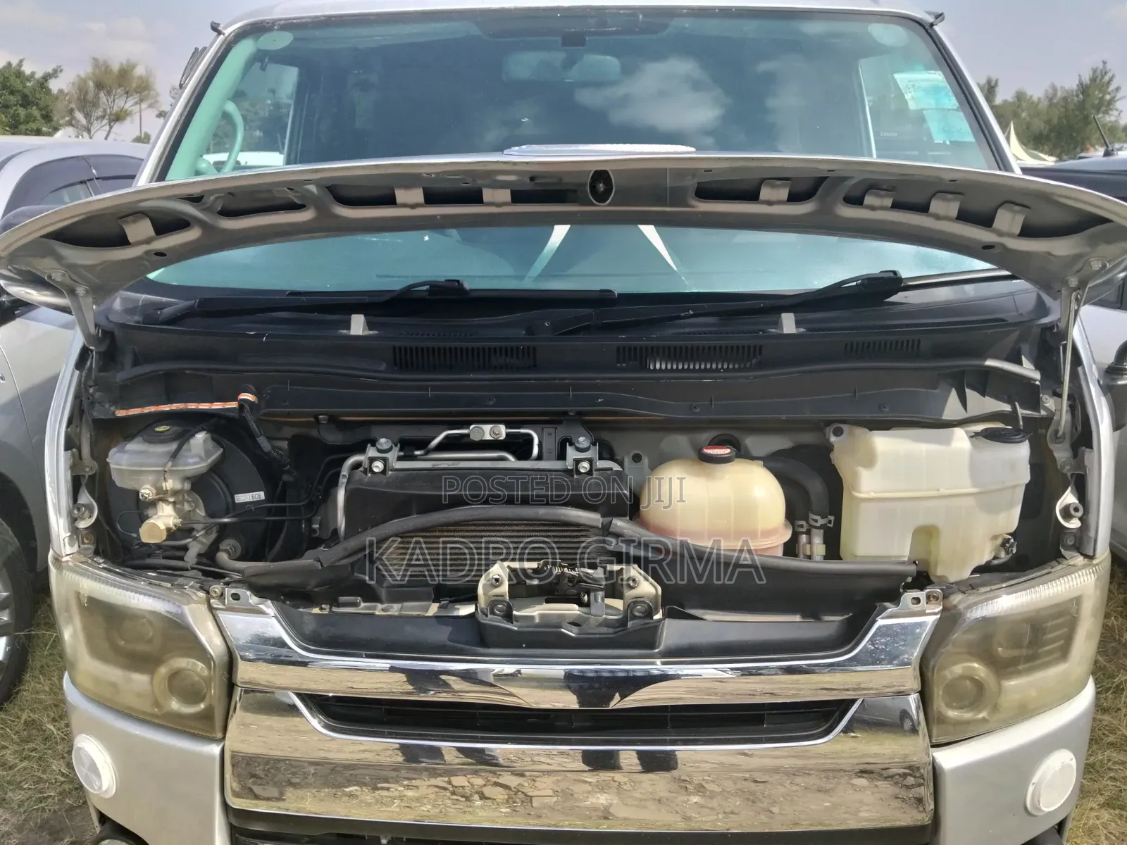 Toyota HiAce 2016 Silver