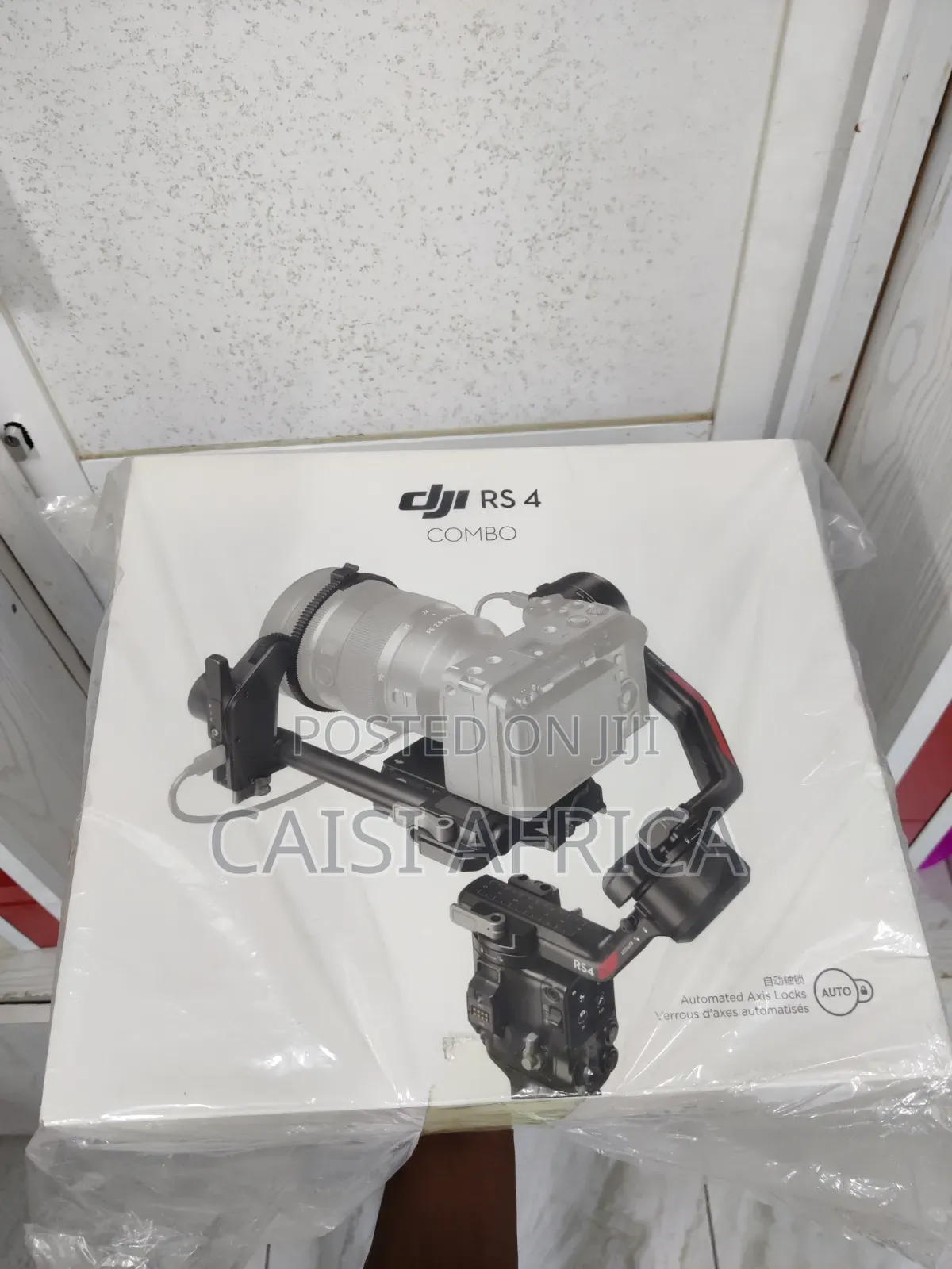 DJI RS 4 Combo — Professional Gimbal Stabilizer