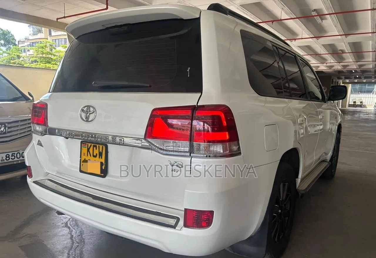Toyota Land Cruiser 2012 White
