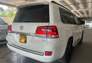 Toyota Land Cruiser 2012 White