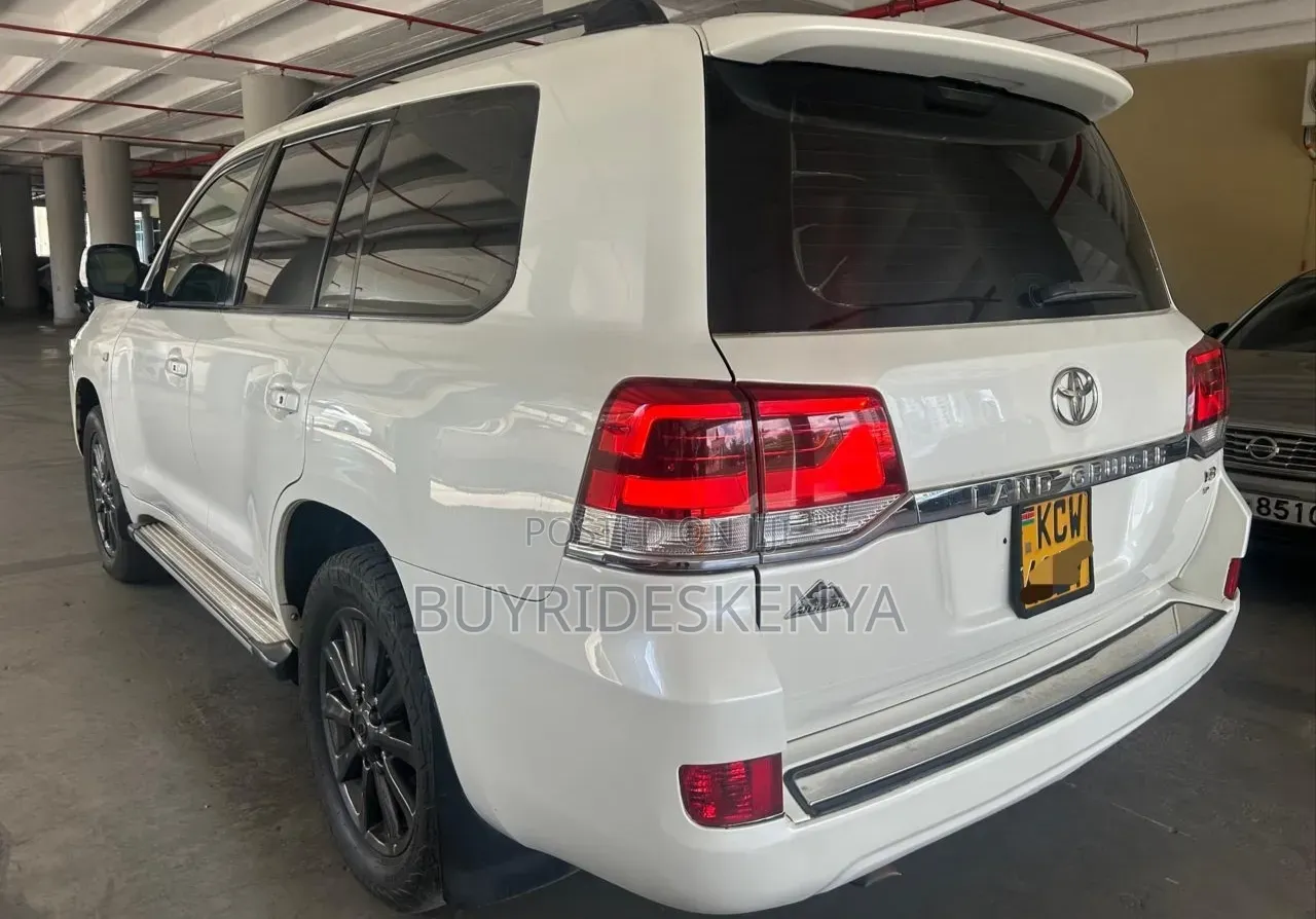 Toyota Land Cruiser 2012 White