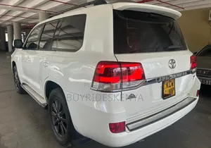 Toyota Land Cruiser 2012 White